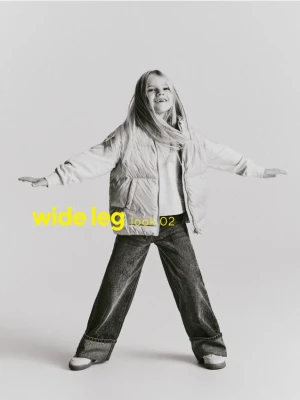 Reserved - Jeansy wide leg z podwiniętą nogawką - szary