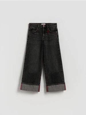 Reserved - Jeansy wide leg z podwiniętą nogawką - szary