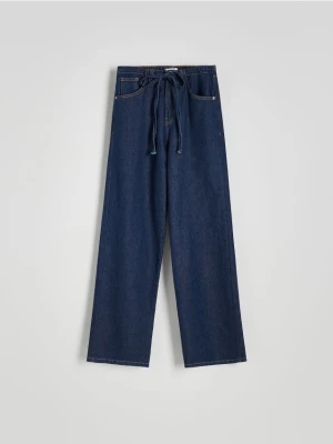 Reserved - Jeansy wide leg z wiązaniem - granatowy