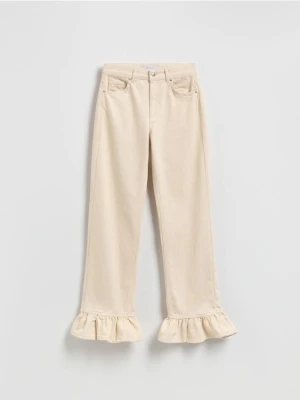 Reserved - Jeansy z falbankami - kremowy
