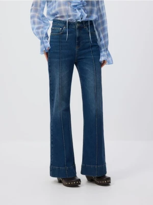 Reserved - Jeansy z haftem z tyłu - granatowy