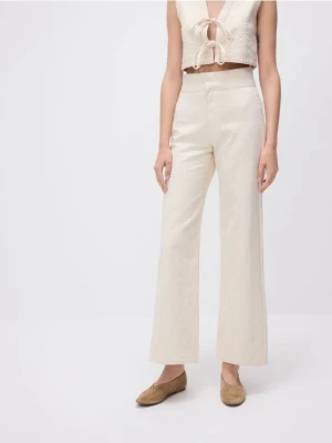 Reserved - Jeansy z szerokimi nogawkami - kremowy