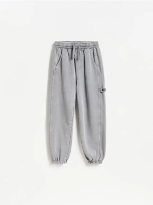Reserved - Joggery baggy z efektem sprania - ciemnoszary