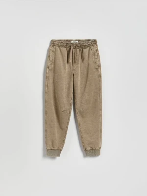 Reserved - Joggery z efektem sprania - brązowy