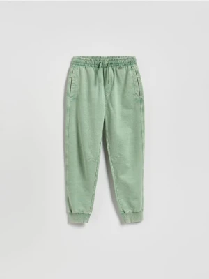 Reserved - Joggery z efektem sprania - jasnozielony