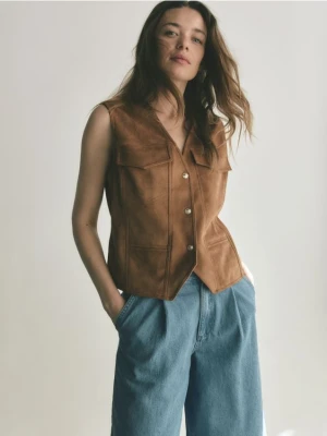 Reserved - Kamizelka z imitacji zamszu - bursztynowy