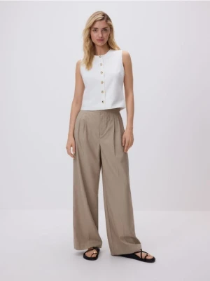 Reserved - Kamizelka z ozdobnymi guzikami - biały