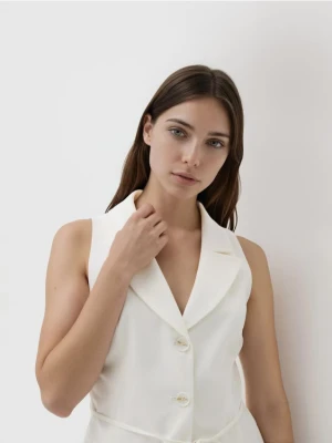 Reserved - Kamizelka z wiązaniem w talii - biały