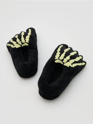 Reserved - Kapcie świecące w ciemności - czarny