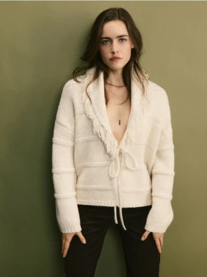 Reserved - Kardigan z frędzlami - kremowy