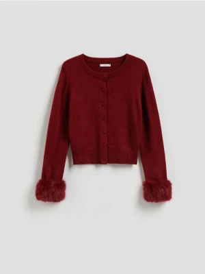 Reserved - Kardigan z futrzanymi mankietami - karminowy
