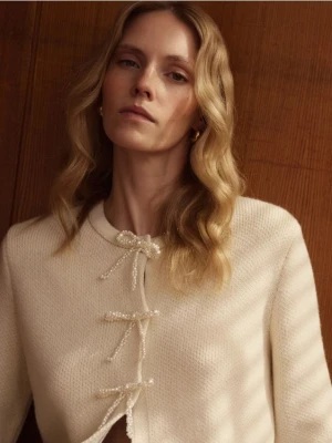 Reserved - Kardigan z kokardami - kremowy