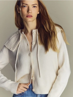 Reserved - Kardigan z kołnierzem - kremowy