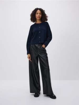 Reserved - Kardigan z obniżoną linią ramion - granatowy