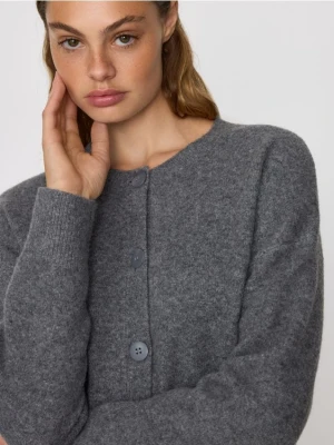 Reserved - Kardigan z obniżoną linią ramion - szary