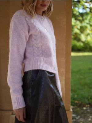 Reserved - Kardigan z ozdobnym splotem - różowy