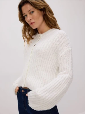 Reserved - Kardigan z ozdonym splotem - złamana biel