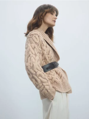 Reserved - Kardigan z paskiem - kremowy