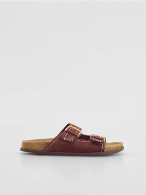 Reserved - Klapki z owczej skóry - bordowy