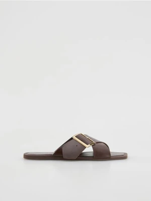 Reserved - Klapki z ozdobną klamrą - bordowy