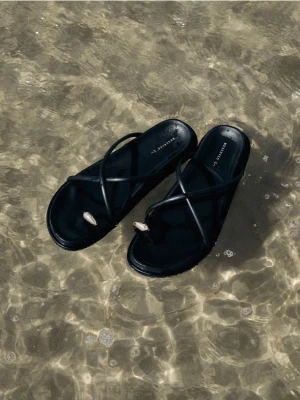 Reserved - Klapki z ozdobnym detalem - czarny