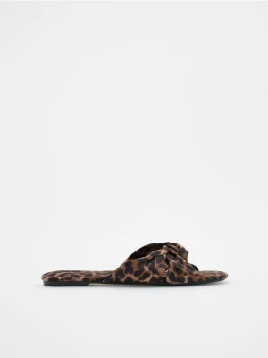 Reserved - Klapki z ozdobnymi wiązaniami - wielobarwny