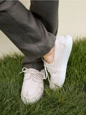 Reserved - Klasyczne loafersy - beżowy