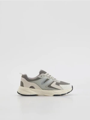 Reserved - Klasyczne sneakersy - złamana biel