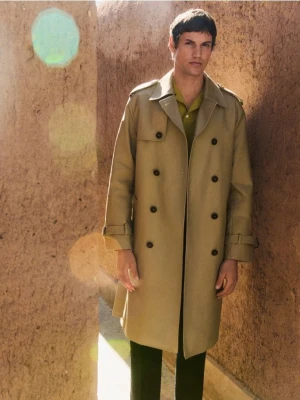 Reserved - Klasyczny trencz z paskiem - beżowy