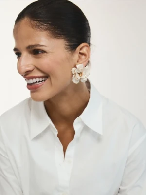 Reserved - Kolczyki w kształcie kwiatów - złamana biel