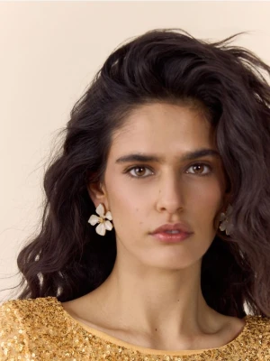 Reserved - Kolczyki w kwiaty - złamana biel