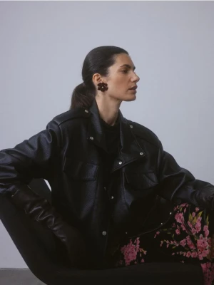 Reserved - Kolczyki z motywem kwiatów - bordowy