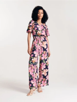 Reserved - Kombinezon w kwiaty z wiskozy - granatowy