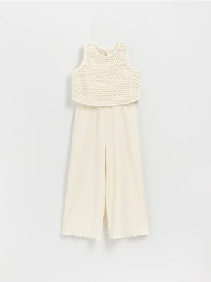 Reserved - Kombinezon z ażurowym topem - złamana biel