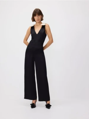 Reserved - Kombinezon z kontrastowymi kokardami - czarny