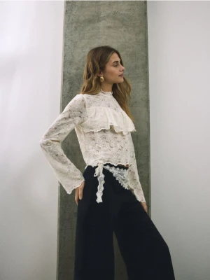 Zdjęcie produktu Reserved - Koronkowa bluzka z bawełną - złamana biel