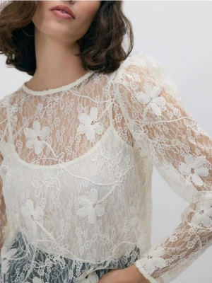 Reserved - Koronkowa bluzka - złamana biel