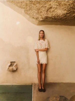 Reserved - Koronkowa spódnica mini - złamana biel