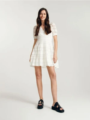 Reserved - Koronkowa sukienka mini - biały
