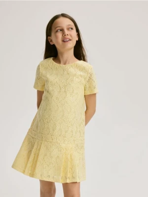 Reserved - Koronkowa sukienka z cekinami - jasnożółty