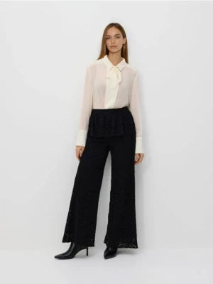 Reserved - Koronkowe spodnie z baskinką - czarny