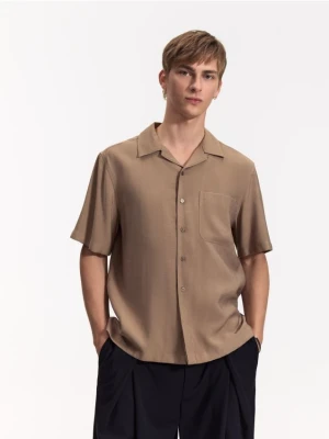 Reserved - Koszula boxy fit z krótkim rękawem - beżowy