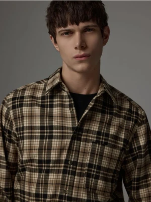 Reserved - Koszula regular fit w kratę - beżowy