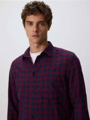 Reserved - Koszula regular fit w kratę - bordowy
