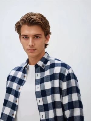 Reserved - Koszula regular fit w kratę - granatowy