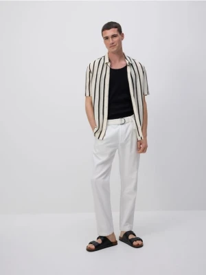 Reserved - Koszula regular fit w paski - złamana biel