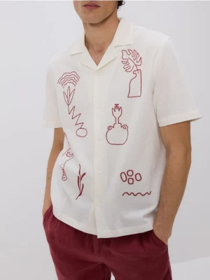 Reserved - Koszula regular fit z domieszką lnu - złamana biel