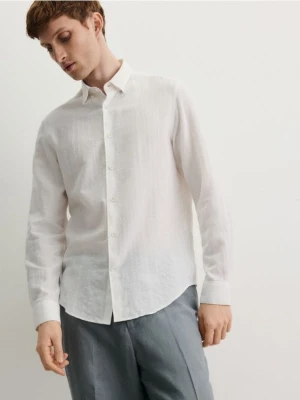 Reserved - Koszula regular fit z domieszką lnu - złamana biel