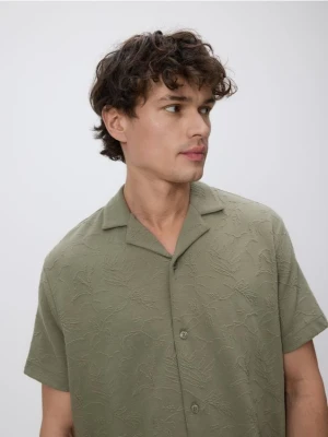 Reserved - Koszula regular fit z haftem - jasny zielony