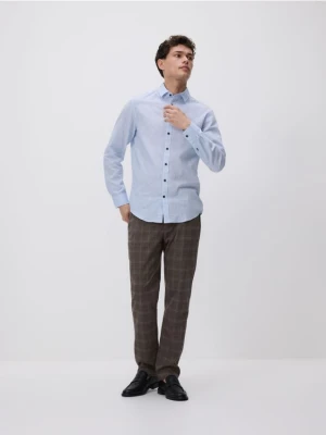 Reserved - Koszula regular fit z lnem - jasnoniebieski